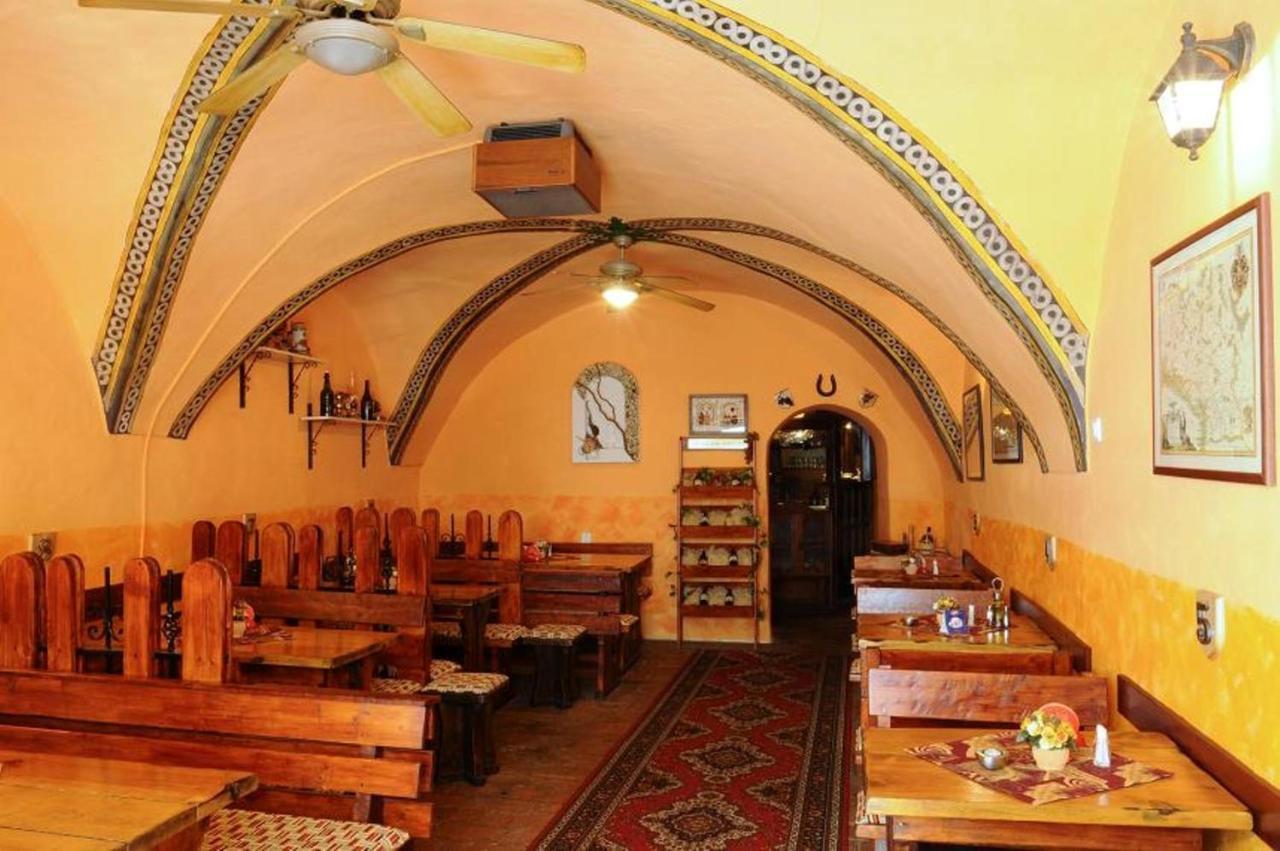 Český Krumlov Mini Hotel Abraka & Apartments מראה חיצוני תמונה