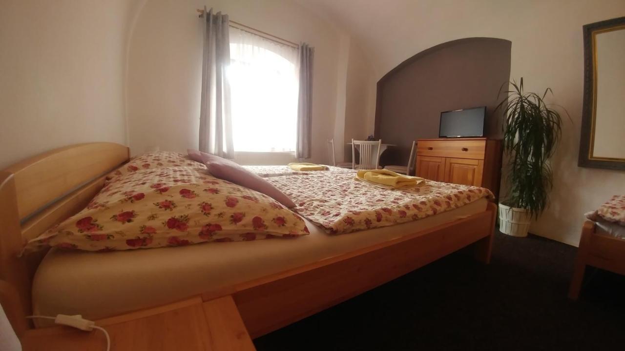 Český Krumlov Mini Hotel Abraka & Apartments מראה חיצוני תמונה