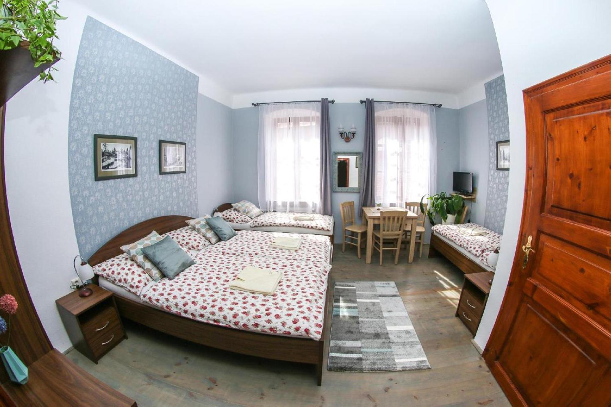Český Krumlov Mini Hotel Abraka & Apartments מראה חיצוני תמונה