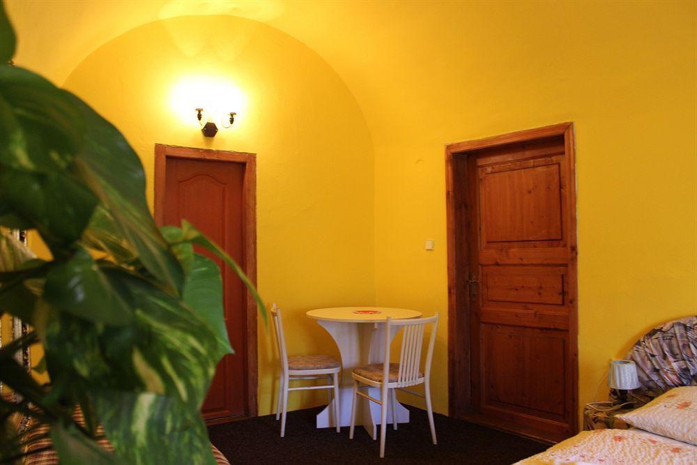 Český Krumlov Mini Hotel Abraka & Apartments מראה חיצוני תמונה